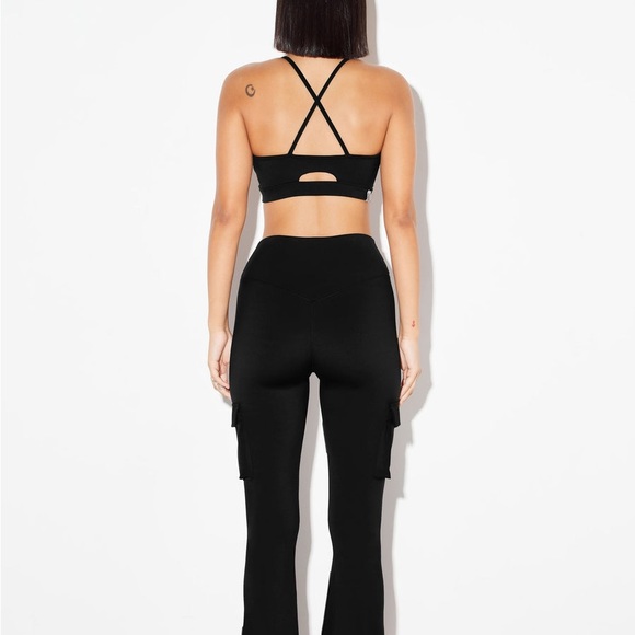 LAST CHANCE | Minimal Black Sports Bra - Picture 3 of 6